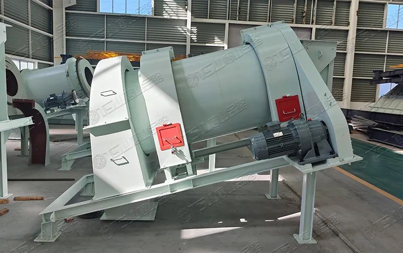 機(jī)制砂防離析、防揚(yáng)塵，有經(jīng)驗(yàn)的砂廠都在用加濕拌和機(jī)